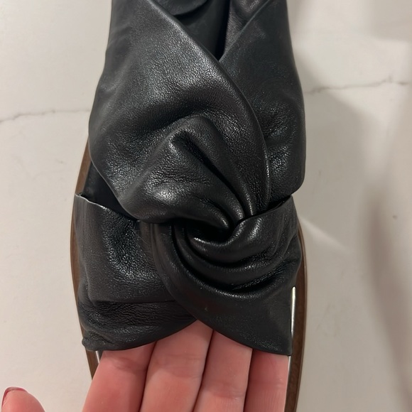 Vince Camuto Women’s black leather sandal with silver metal detail. Size 8. - Picture 3 of 3